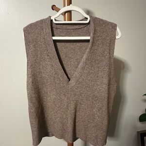 Women's V-Neck Sleeveless Sweater - Brown